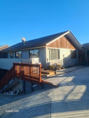 Auckland airport holiday home in the greens